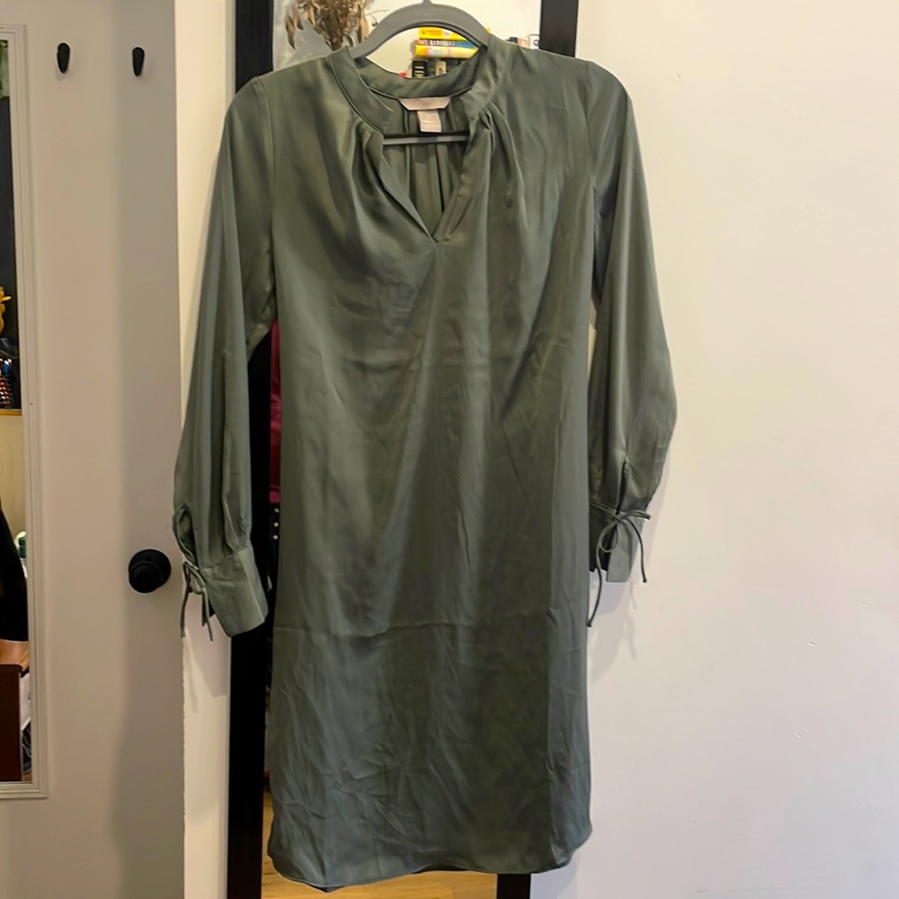 Lovely green silky 3/4 length dress